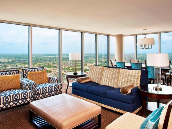 Sheraton New Orleans Hotel : photo 3 de la chambre suite gouverneur lit king-size avec canapé-lit