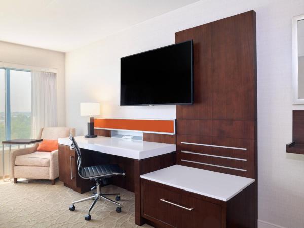 Delta Hotel Philadelphia Airport : photo 2 de la chambre chambre lit queen-size