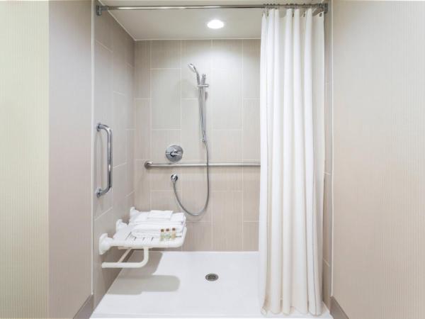 Delta Hotel Philadelphia Airport : photo 5 de la chambre chambre lit king-size