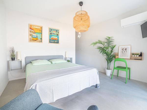 CASA LC chambre2 vue Mer Jacuzzi : photo 1 de la chambre chambre double - vue sur mer