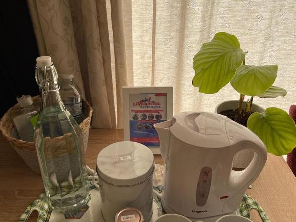 Room in family home near Penny Lane Liverpool : photo 4 de la chambre chambre double