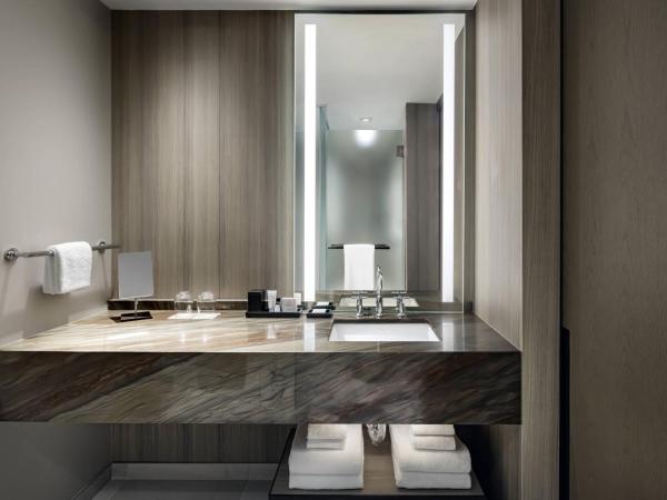 JW Marriott Edmonton ICE District : photo 3 de la chambre chambre lit king-size