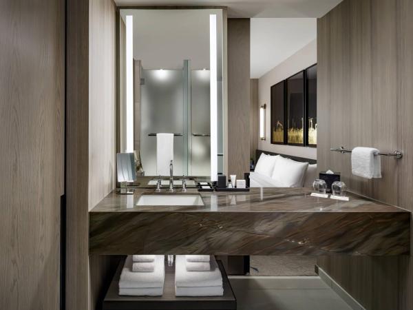 JW Marriott Edmonton ICE District : photo 4 de la chambre chambre deluxe avec lit king-size - vue sur ville