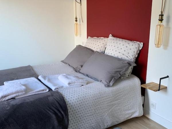 Chambre d'Hôtes Les Petits Oiseaux : photo 8 de la chambre chambre double - vue sur jardin