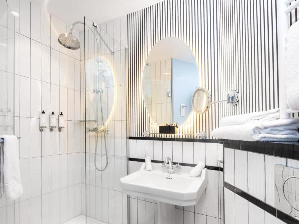 Le 1932 Hotel & Spa Cap d'Antibes - MGallery : photo 8 de la chambre chambre double supérieure avec balcon - vue sur mer