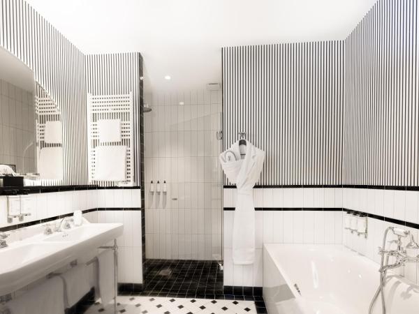 Le 1932 Hotel & Spa Cap d'Antibes - MGallery : photo 5 de la chambre junior suite with double bed and private pool - terrace/ground floor