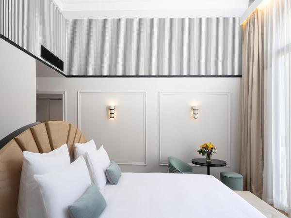 Le 1932 Hotel & Spa Cap d'Antibes - MGallery : photo 7 de la chambre junior suite with double bed and private pool - terrace/ground floor