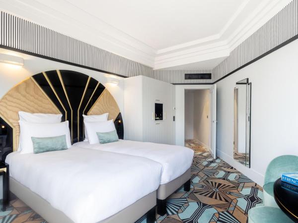 Le 1932 Hotel & Spa Cap d'Antibes - MGallery : photo 7 de la chambre chambre lits jumeaux supérieure avec balcon et vue sur la mer