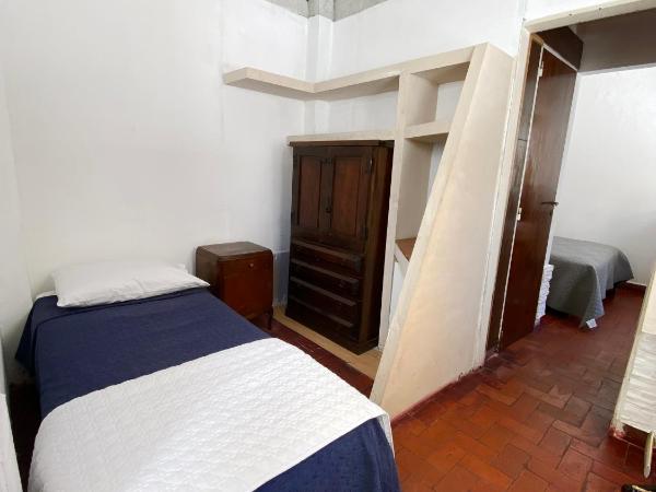Palermo Soho Hostel : photo 5 de la chambre chambre triple avec salle de bains commune