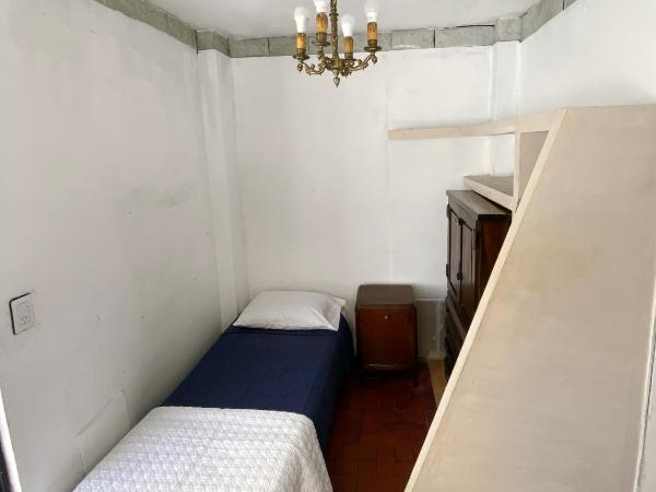 Palermo Soho Hostel : photo 4 de la chambre chambre simple basique avec salle de bains commune 