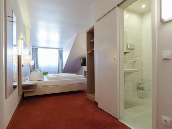 Garden Hotel : photo 4 de la chambre chambre standard avec lit queen-size