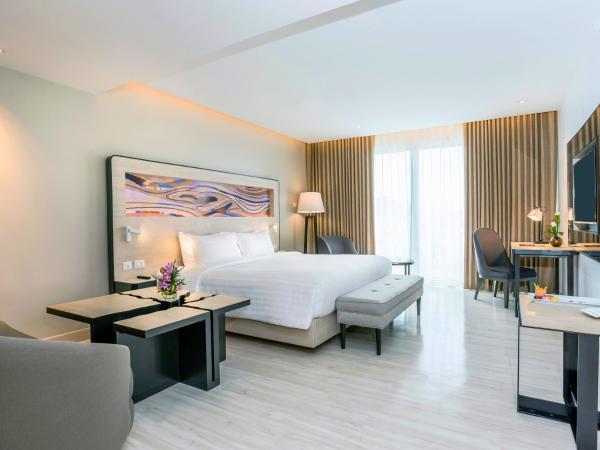 Novotel Phuket City Phokeethra : photo 5 de la chambre suite junior lit king-size