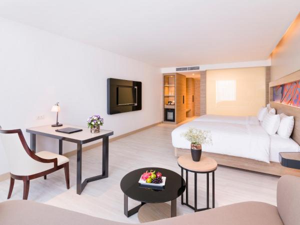 Novotel Phuket City Phokeethra : photo 3 de la chambre chambre lits jumeaux exécutive