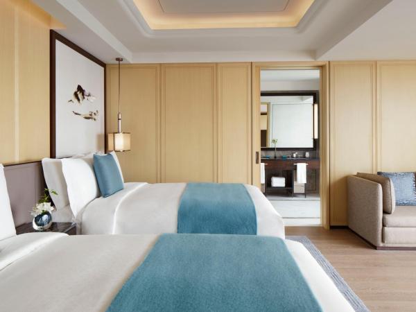 The St. Regis Qingdao : photo 1 de la chambre chambre lits jumeaux de luxe - vue sur ville