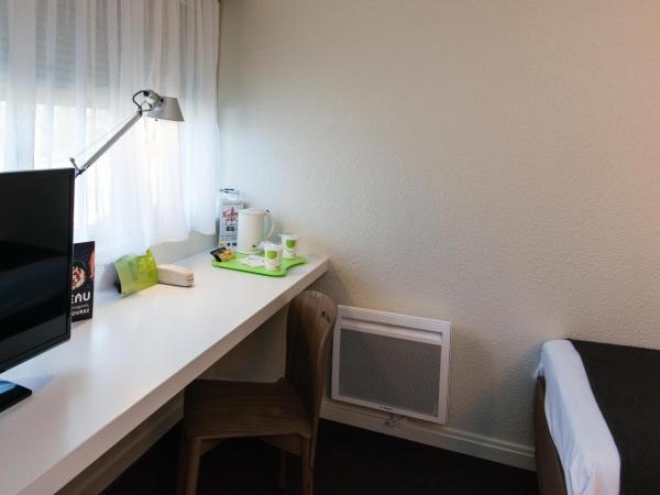 Campanile Agen : photo 3 de la chambre chambre nouvelle génération avec 2 lits simples et 1 lit junior (jusqu'à 1 an)