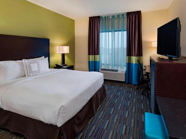 Fairfield Inn and Suites by Marriott Austin Northwest/Research Blvd : photo 3 de la chambre studio lit king-size avec canapé-lit
