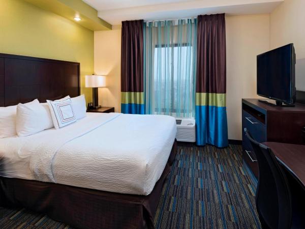 Fairfield Inn and Suites by Marriott Austin Northwest/Research Blvd : photo 3 de la chambre studio lit king-size avec canapé-lit