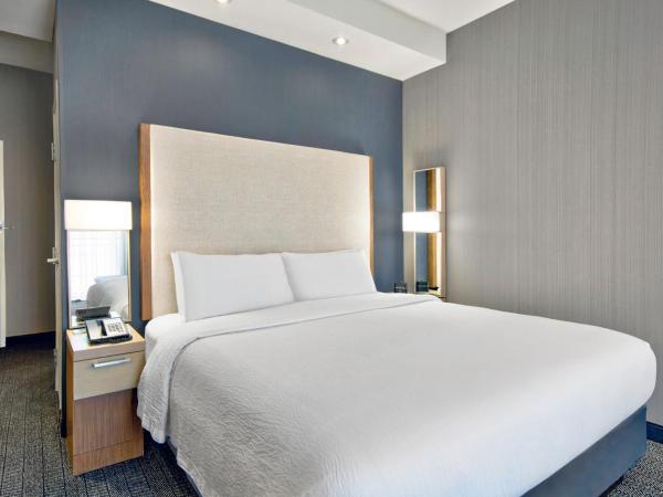 Courtyard by Marriott Nashville Green Hills : photo 1 de la chambre chambre lit king-size avec canapé-lit