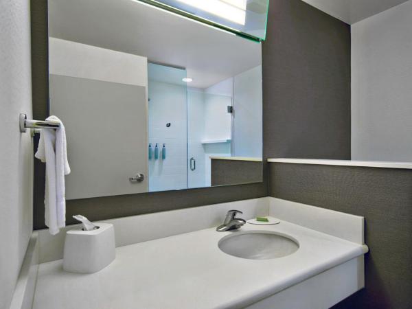 Courtyard by Marriott Nashville Green Hills : photo 5 de la chambre chambre lit king-size avec canapé-lit