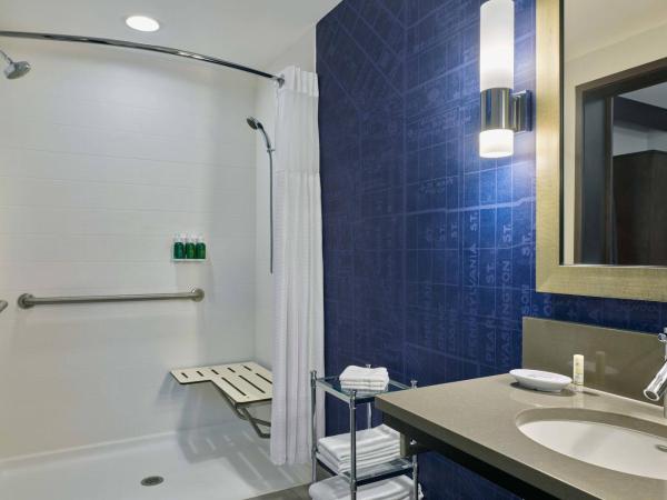 SpringHill Suites by Marriott Denver Downtown : photo 7 de la chambre studio lit king-size avec canapé-lit