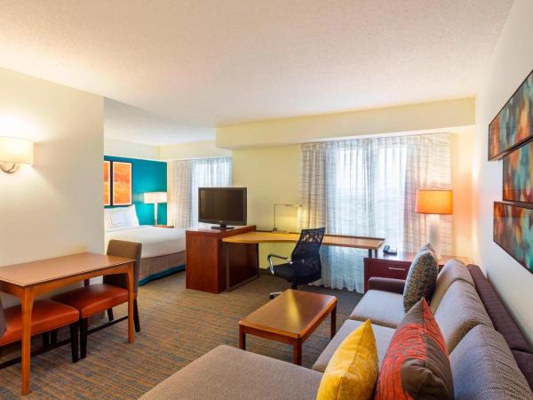 Residence Inn Louisville Northeast : photo 1 de la chambre studio lit queen-size avec canapé-lit