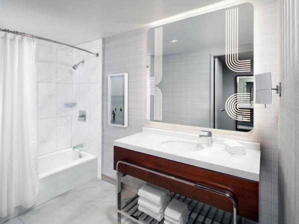 Sheraton Grand Los Angeles : photo 2 de la chambre chambre traditionnelle avec 1 lit king-size