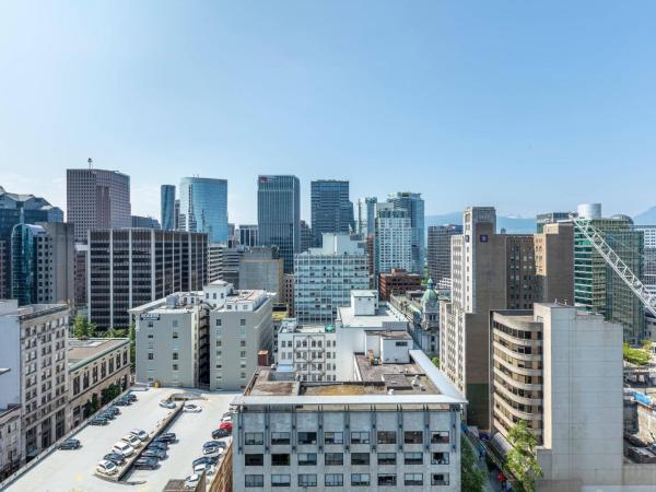 Delta Hotels by Marriott Vancouver Downtown Suites : photo 3 de la chambre suite deluxe avec 1 lit king-size, canapé-lit, vue sur la ville, Étage supérieur