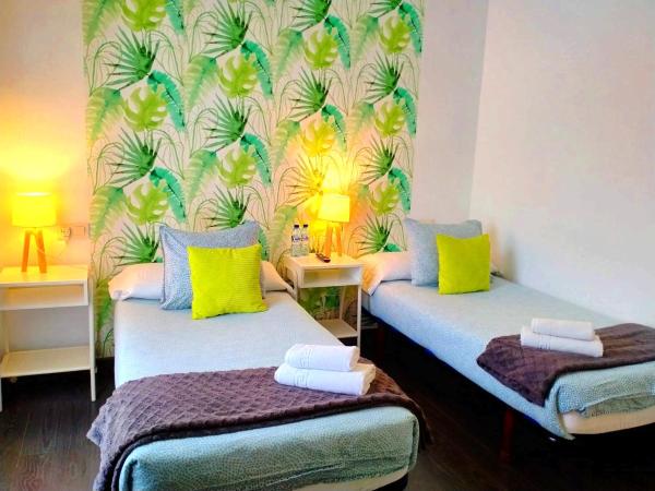 Hostal Mafer : photo 2 de la chambre chambre double ou lits jumeaux standard - vue sur ville