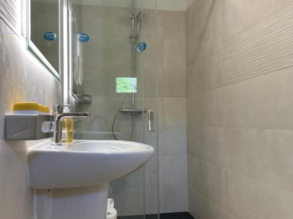 Hotel Punta e Mare des Chambres ou Appartements T2 : photo 3 de la chambre chambre quadruple avec terrasse