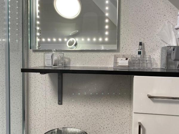 Ashbourne House : photo 2 de la chambre chambre double avec salle de bains privative