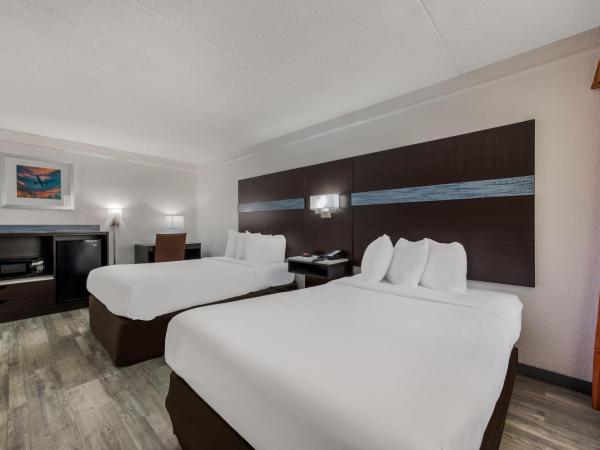 Quality Inn & Suites Airport : photo 8 de la chambre chambre 2 lits doubles - accessible aux personnes à mobilité réduite - non-fumeurs