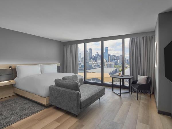 AC Hotel by Marriott Melbourne Southbank : photo 3 de la chambre premium, guest room, 1 king, city view