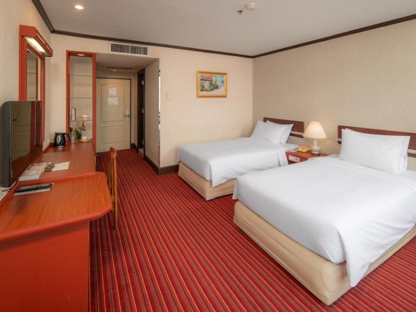Alexander Hotel : photo 2 de la chambre chambre double supérieure avec deux lits doubles
