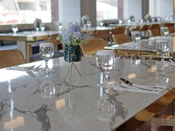 Cavinton Hotel Malioboro Yogyakarta by Tritama Hospitality : photo 4 de la chambre chambre double ou lits jumeaux supérieure - chambre uniquement