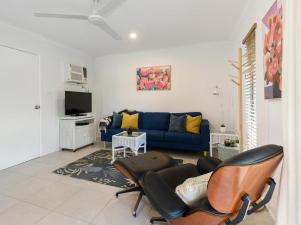 Lychee Tree Holiday Apartments : photo 1 de la chambre appartement 1 chambre supérieur avec vue sur le jardin