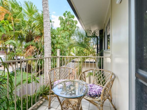 Lychee Tree Holiday Apartments : photo 4 de la chambre appartement 1 chambre supérieur avec vue sur le jardin