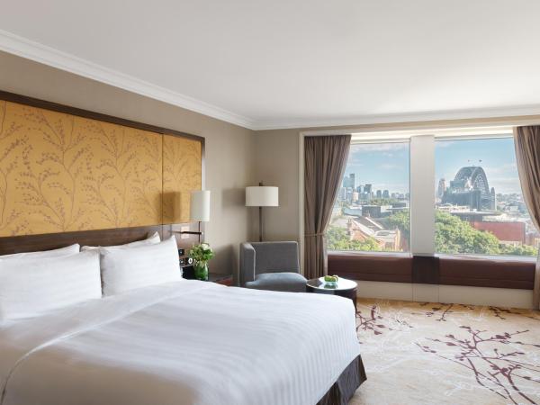 Shangri-La Sydney : photo 6 de la chambre hébergement deluxe harbour bridge lit king-size