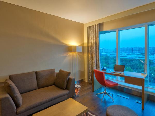 Novotel Bengaluru Outer Ring Road : photo 4 de la chambre suite lit king-size exécutive