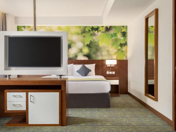Wyndham Garden Muscat Al Khuwair : photo 2 de la chambre chambre exécutive lit king-size - non-fumeurs