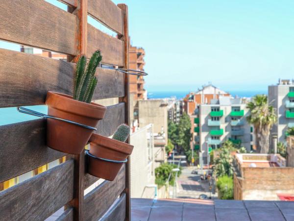 Factory Hostels Barcelona : photo 6 de la chambre lit simple dans dortoir pour femmes de 6 lits