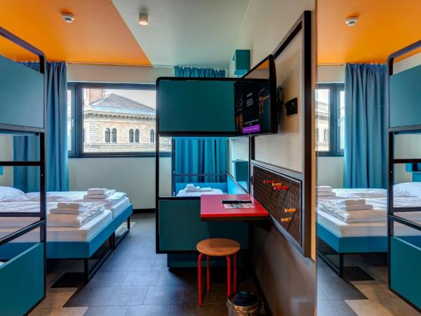 MEININGER Budapest Great Market Hall : photo 4 de la chambre chambre quadruple