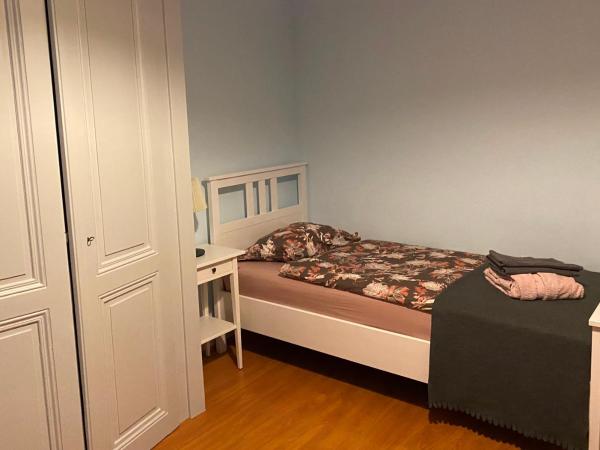 Pension Bienvenue (Women only) : photo 9 de la chambre chambre simple avec salle de bains commune