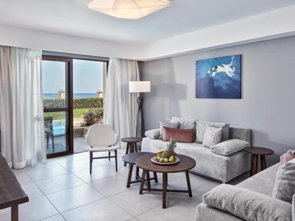 Atlantica Caldera Palace : photo 3 de la chambre suite familiale - accès direct à la piscine - vue sur mer