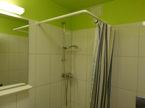 Hansehus : photo 8 de la chambre chambre lits jumeaux avec salle de bains