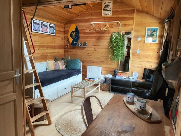 La Wodapalousa, Surf & Crossfit Guesthouse, 800m from Beach : photo 7 de la chambre chalet