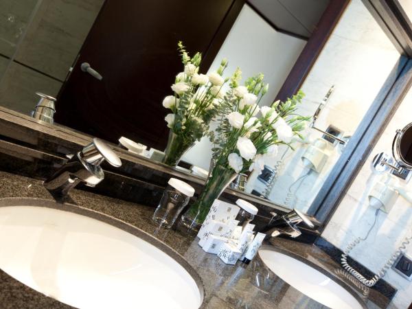 Hotel Sevilla Center : photo 4 de la chambre chambre double avec lit d'appoint (3 adultes)