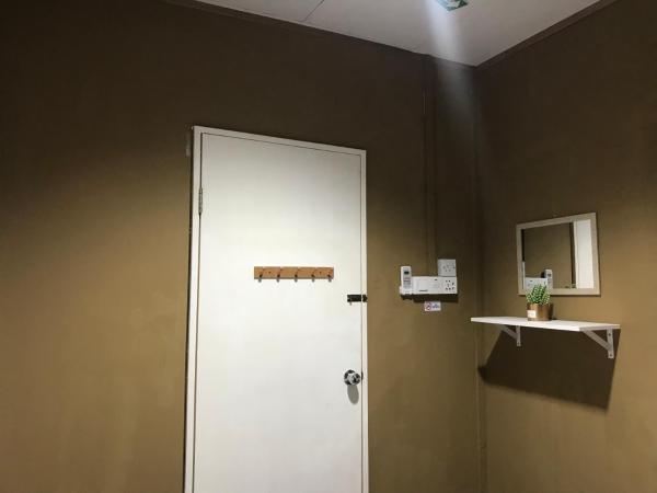 Nusantara Mattwaddien Hostel : photo 5 de la chambre chambre lit queen-size 