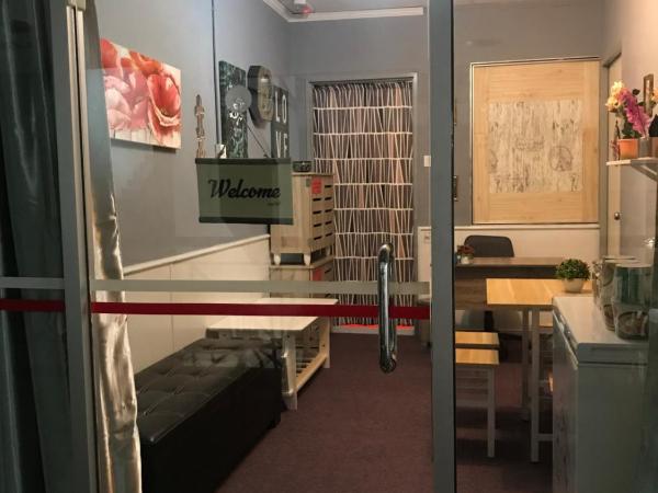 Nusantara Mattwaddien Hostel : photo 6 de la chambre chambre double