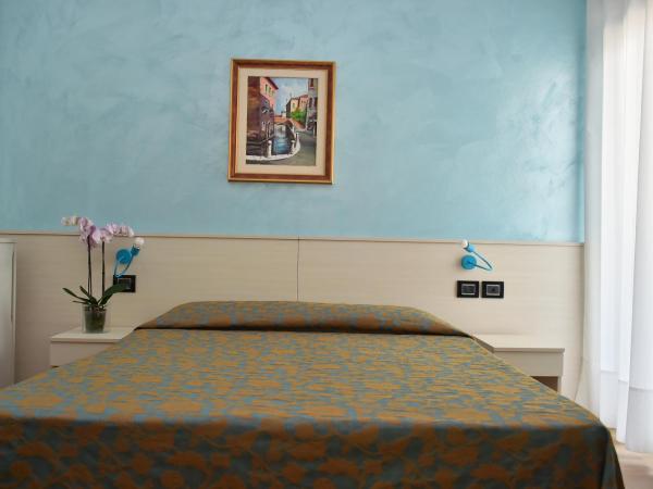 Hotel Golf ***S : photo 6 de la chambre chambre double ou lits jumeaux confort avec balcon