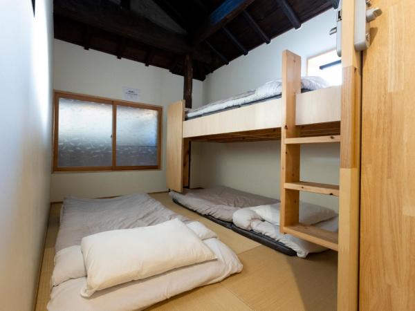 Cafe & Guest House Nagonoya : photo 1 de la chambre chambre triple avec salle de bains commune